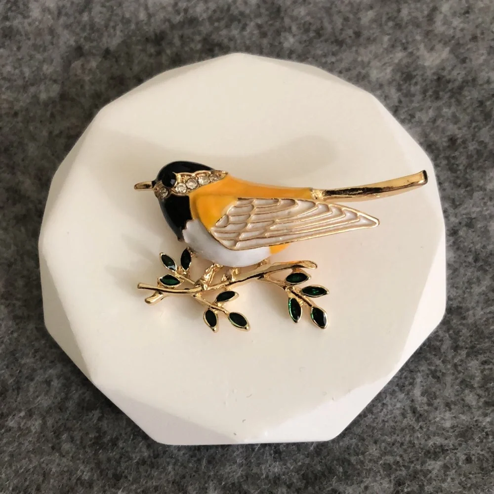 Women’s Cubic Zircon Yellow Bird Brooch Pin Suit Corsages Shawl Clip Scarf Pins